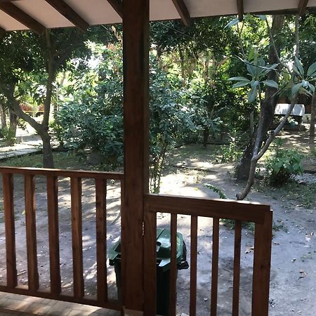 Gili Lampu Homestay Labuhan Pandan Esterno foto