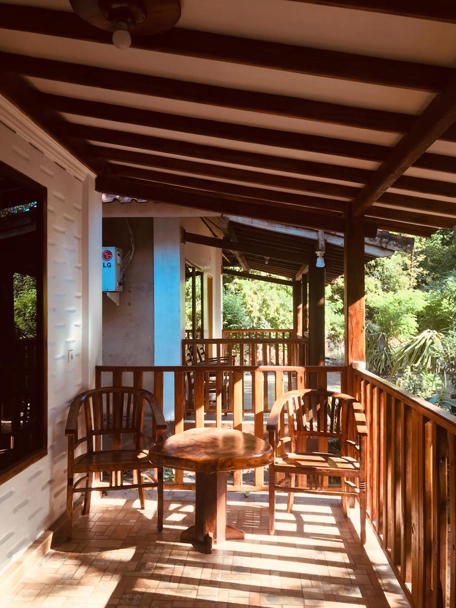 Gili Lampu Homestay Labuhan Pandan Esterno foto
