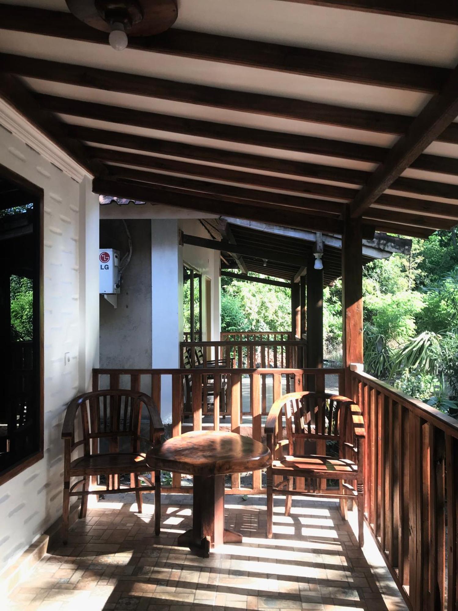 Gili Lampu Homestay Labuhan Pandan Esterno foto